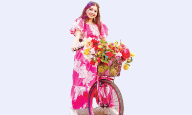 একের মধ্যে তিন