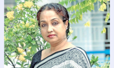 নিউইয়র্কে মোমেনার একক অভিনয়