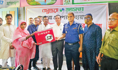 বসুন্ধরার সেলাই মেশিনে অভাব ঘুচবে হাতীবান্ধার ১৫ পরিবারে