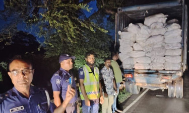 মাদারীপুরে ৮ টন নিষিদ্ধ পলিথিন ব্যাগসহ কাভার্ড ভ্যান জব্দ