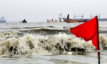 চার সমুদ্রবন্দরে ৩ নম্বর সতর্কসংকেত