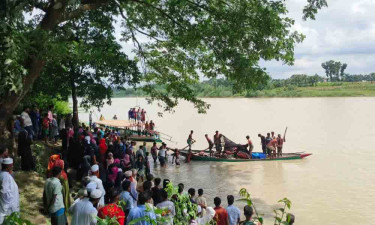 ব্রহ্মপুত্র নদে নৌকা ডুবে নিহত ১, নিখোঁজ ২ শিশু