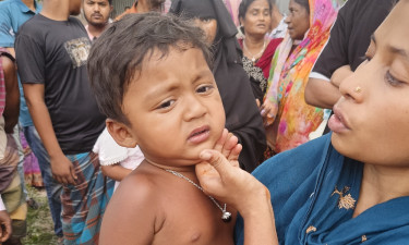 সাটুরিয়ায় গৃহবধূর আত্মহত্যার খবর, ছেলে শিশুর কান্নায় ভারী হয়ে ওঠে পরিবেশ