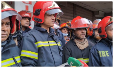 টিকাটুলিতে বহুতল ভবনে অগ্নিকাণ্ডের বিষয়ে যা জানাল ফায়ার সার্ভিস