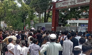 ছাত্রলীগ নেতাকে গ্রেপ্তারে ‘অস্বীকৃতি’, পটিয়া থানা ঘেরাও