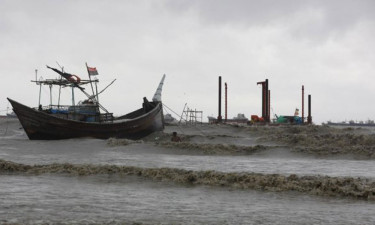 চার সমুদ্রবন্দর থেকে নামল সতর্কসংকেত