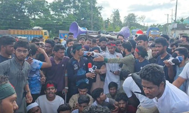 পটিয়া থানার ওসির অপসারণের দাবিতে উত্তাল রাজপথ, সেনা মোতায়েন