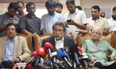 তত্ত্বাবধায়ক সরকার পুনঃপ্রতিষ্ঠায় সব রাজনৈতিক দলের অভিন্ন মত : আলী রীয়াজ