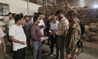 নওগাঁয় অবৈধভাবে ধান-চাল মজুদ, ৬ প্রতিষ্ঠানকে জরিমানা