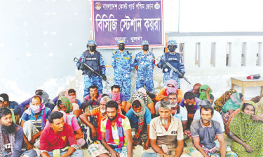 সুন্দরবন ৫ দস্যু বাহিনীর কবজায়