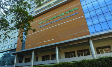 ভাটারায় রান্নাঘরে আগুন, এক পরিবারের চারজন দগ্ধ