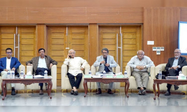 রাষ্ট্র গঠনের এমন সুযোগ হেলায় হারানো যাবে না : আলী রীয়াজ