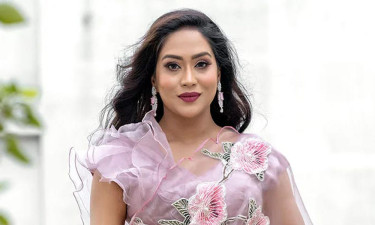 চলচ্চিত্র অনুদান কমিটি থেকে পদত্যাগ করেছেন মম