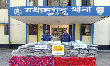 মধ্যনগরে চোরাই কাপড়সহ আটক ১