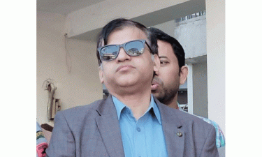 নিউজের জন্য বক্তব্য চাইলে বলেন ‘লিখিত দাও’