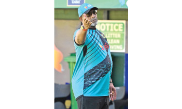 সিমন্সের ভাগ্যও অন্যদের মতো!