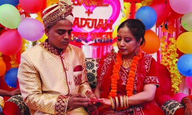 প্রেমের টানে মালয়েশিয়ার তরুণী নওগাঁয়, বসলেন বিয়ের পিঁড়িতে