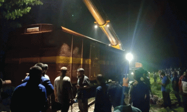 ৬ ঘণ্টা পর খুলনার সঙ্গে সারা দেশের রেল যোগাযোগ স্বাভাবিক