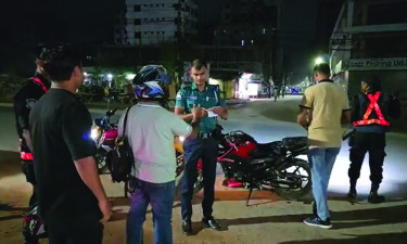 মোহাম্মদপুরে গভীর রাতে যৌথ বাহিনীর অভিযান