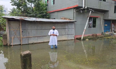 চট্টগ্রামে ভারি বৃষ্টিতে জলাবদ্ধতা, জনদুর্ভোগ চরমে