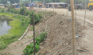 চাঁদা না দেওয়ায় দোকানঘর নির্মাণে বাধা, এলাকায়  উত্তেজনা