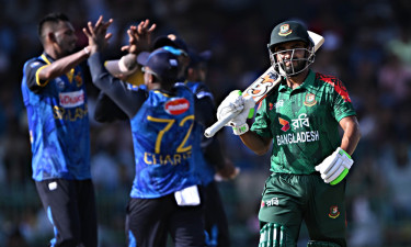 ৪ উইকেট হারিয়ে চাপে বাংলাদেশ