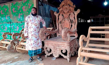 খালেদা জিয়া ও তারেক রহমানের জন্য বিশেষ ‘চেয়ার’ তৈরি করছেন জয়নাল