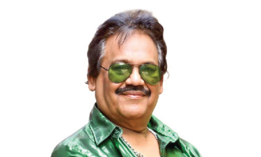 সস্তা জনপ্রিয়তার দিকে ঝুঁকছে সবাই