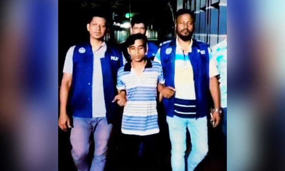চাঁদপুরে পুলিশের পিস্তল ও গুলি চুরি, যুবক গ্রেপ্তার