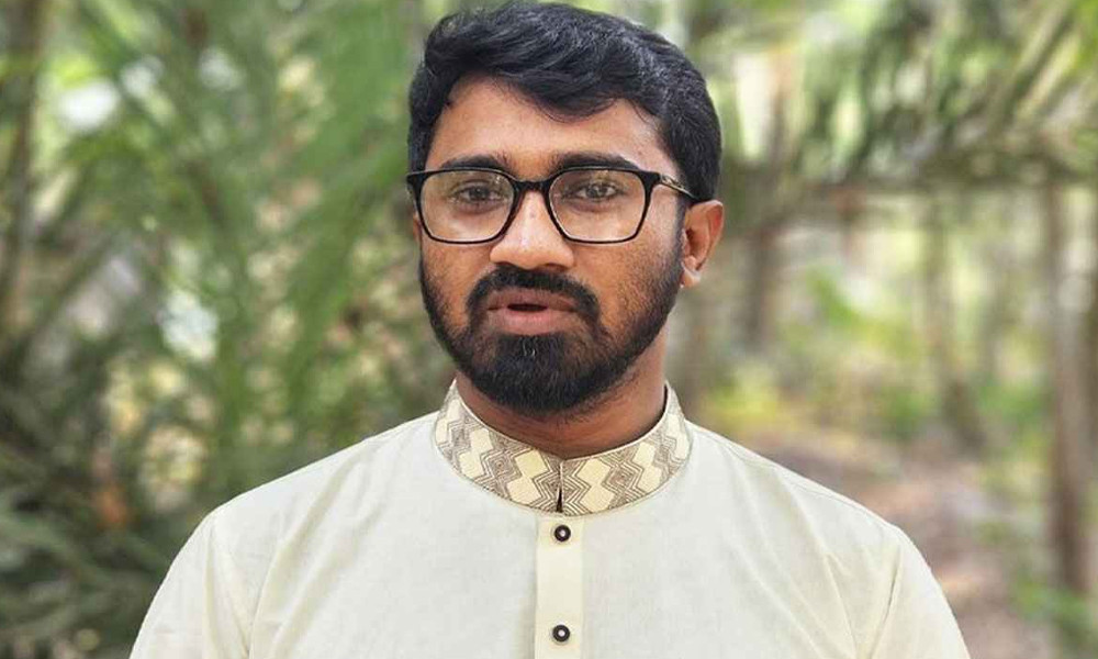 জাতির সঙ্গে সর্বপ্রথম বেঈমানি উপদেষ্টা পরিষদে থেকে দল গঠন করা : রাশেদ খান