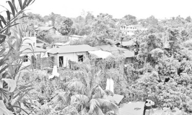 দুই লক্ষাধিক মানুষ পাহাড়ধসের ঝুঁকিতে
