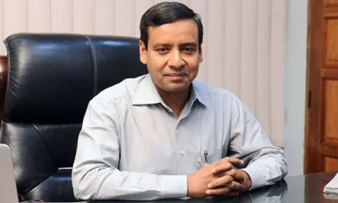 মাঝামাঝি জিনিস সবসময় ভয়ংকর : ইউনূস সরকারকে রনি