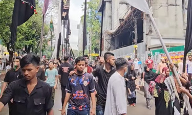 পুরান ঢাকায় তাজিয়া মিছিলে অনুরাগীদের ঢল
