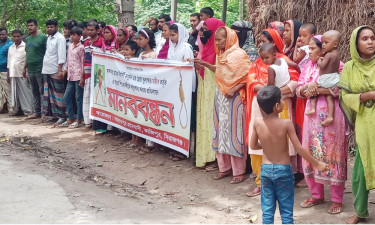 কাজিপুরে শিশু বলাৎকারকারীর শাস্তি দাবি, মানববন্ধন