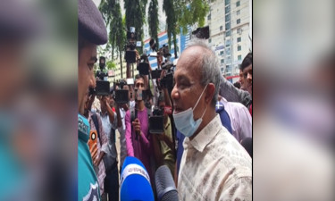 তোমার সাহস আছে তো! পুলিশ সদস্যকে বললেন উপদেষ্টা