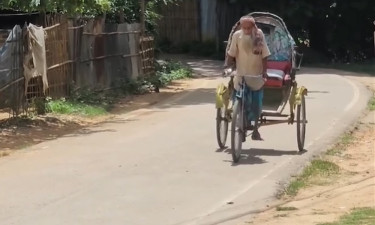 রিকশার পেডেলে কেটে গেছে মুজিবরের ৫০ বছর