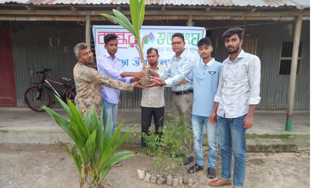 পাবনার ভাঙ্গুড়ায় শিক্ষার্থীদের মাঝে বসুন্ধরা শুভসংঘের গাছের চারা বিতরণ