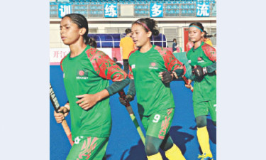 সেমিতে হকির মেয়েরা