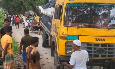 সিরাজগঞ্জে সড়কে গেল বাবা-ছেলের প্রাণ