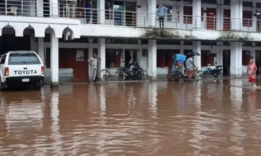 ভারি বর্ষণে প্লাবিত বাগেরহাটের নিম্নাঞ্চল, উত্তাল সমুদ্র