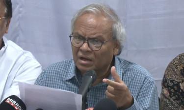 একটি রাজনৈতিক দলের কর্মিসভায় পুলিশ কর্মকর্তা বক্তব্য দিয়েছেন, এটি চাকরিবিধি পরিপন্থী : রিজভী
