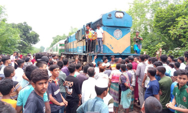 কাটা পড়ে যুবকের মৃত্যু, রেলপথ অবরোধ