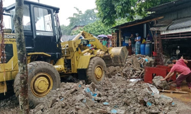 পিরোজপুরে অবৈধ স্থাপনা উচ্ছেদ
