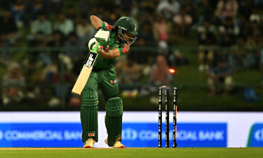 ৪ উইকেট হারিয়ে বিপাকে বাংলাদেশ