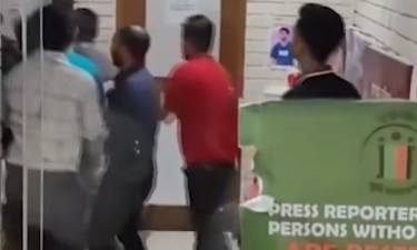 জুলাই ফাউন্ডেশন কার্যালয় ভাঙচুর করেছে জুলাই আহতরা