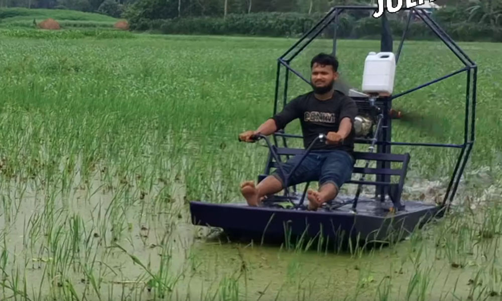 জুলহাস এবার বানালেন দ্রুতগতির নৌকা, পানিতে চলে মাটিতেও চলে