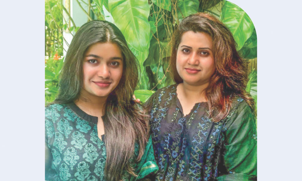 মা-মেয়ের প্রথম মৌলিক গান