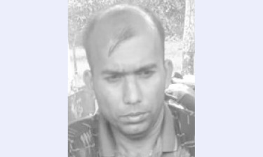 সেনা সদস্যের পা ভাঙল সন্ত্রাসীরা