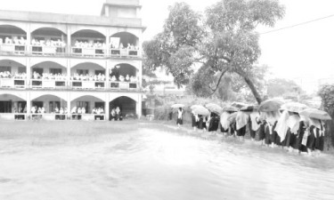 চকরিয়ায় বিদ্যালয়ে জলাবদ্ধতায় দুর্ভোগ