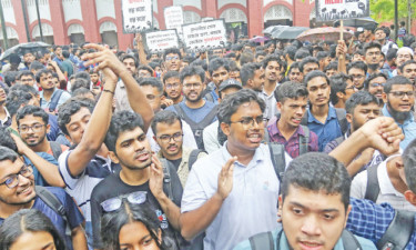 তিন দাবিতে বুয়েট শিক্ষার্থীদের বিক্ষোভ